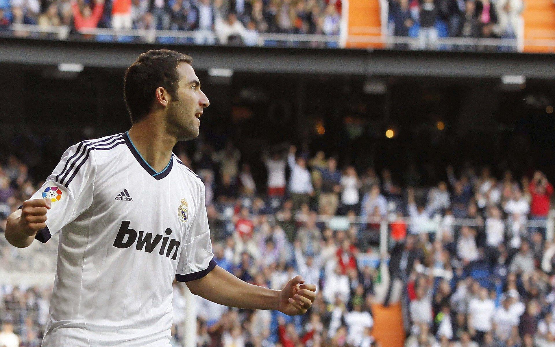 传奇之夜！田径世锦赛男子百米飞人大战刷新三项世界纪录