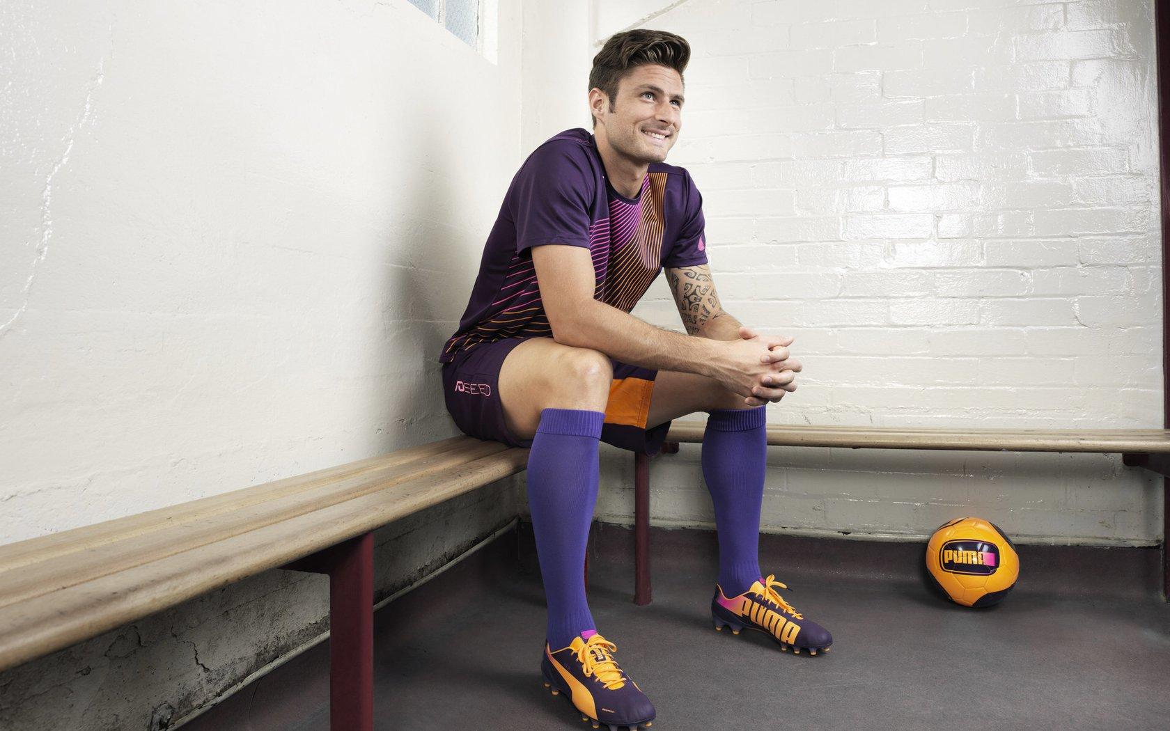 国际足联重拳出击!多名球员因违规遭禁赛,俱乐部收巨额罚单