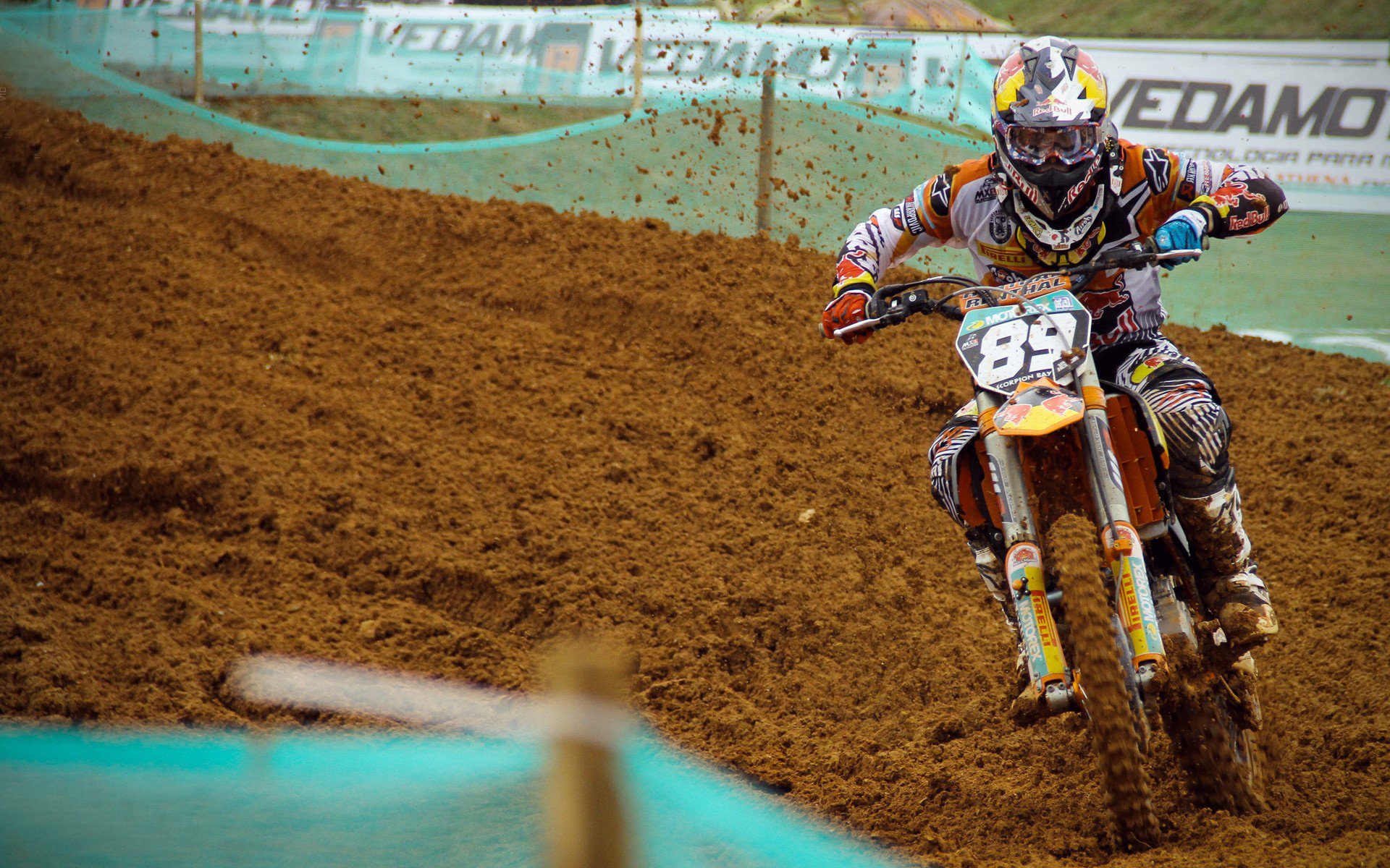 冰球联赛激战正酣，豪门对决引爆赛季高潮