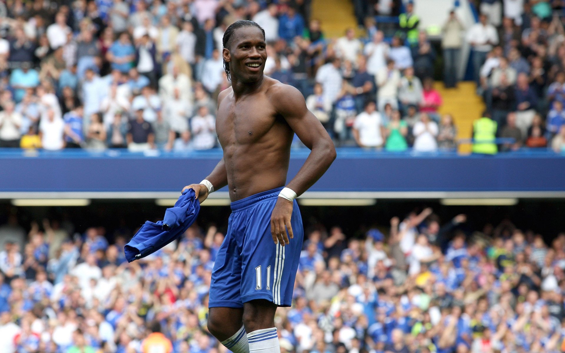 传奇谢幕，著名球星在感人退役仪式上告别绿茵场